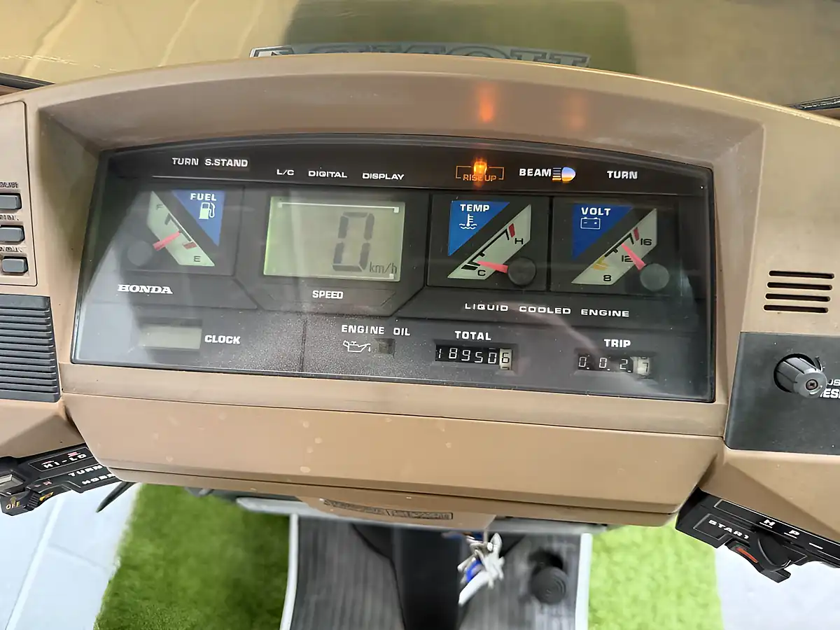 Used 1983 Honda Spacy 125 Striker Silver - Interior and Exterior details 19