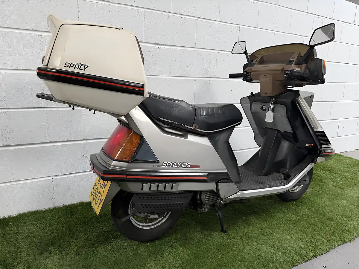 Used 1983 Honda Spacy 125 Striker Silver - Interior and Exterior details 5