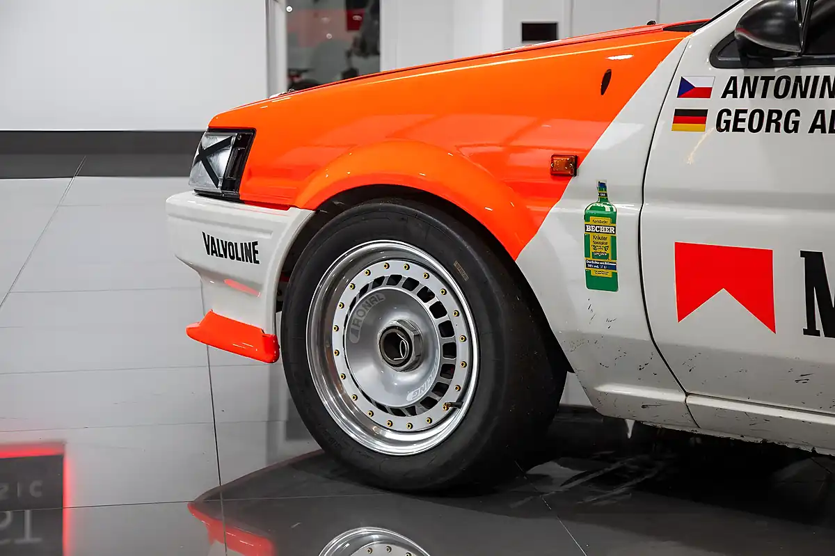 Used 1983 Toyota Corolla AE86 Group a Touring Car White - Interior and Exterior details 9