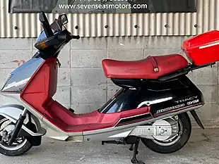 Used 1983 Yamaha Tracy CZ125 Black Red - Interior and Exterior details 11