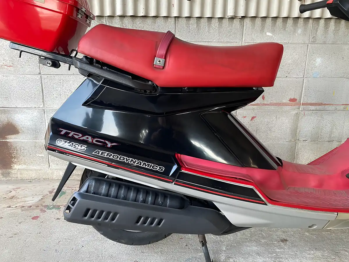 Used 1983 Yamaha Tracy CZ125 Black Red - Interior and Exterior details 15