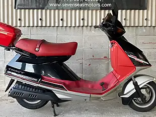 Used 1983 Yamaha Tracy CZ125 Black Red - Interior and Exterior details 2