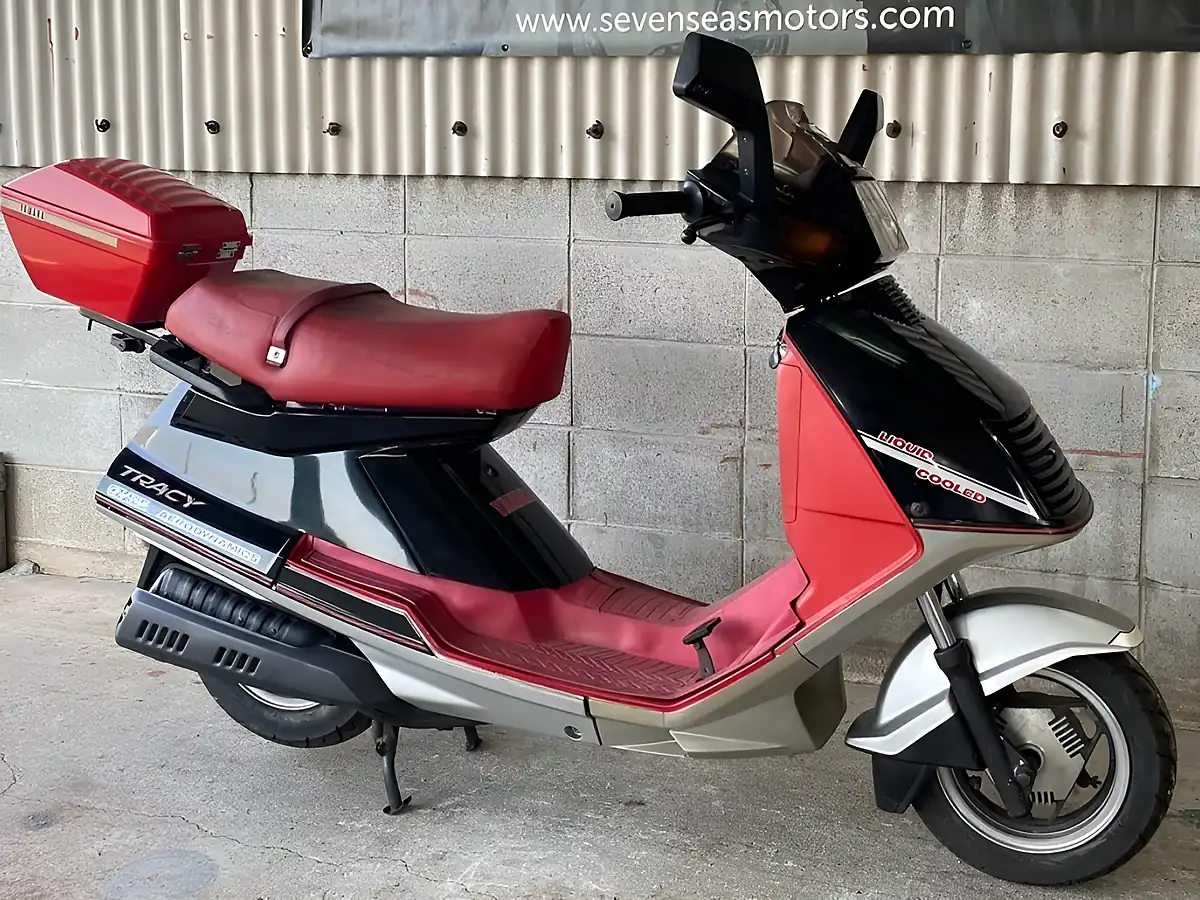 Used 1983 Yamaha Tracy CZ125 Black Red - Interior and Exterior details 3