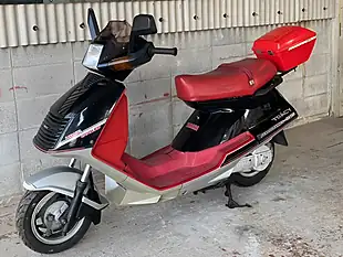 Used 1983 Yamaha Tracy CZ125 Black Red - Interior and Exterior details 5