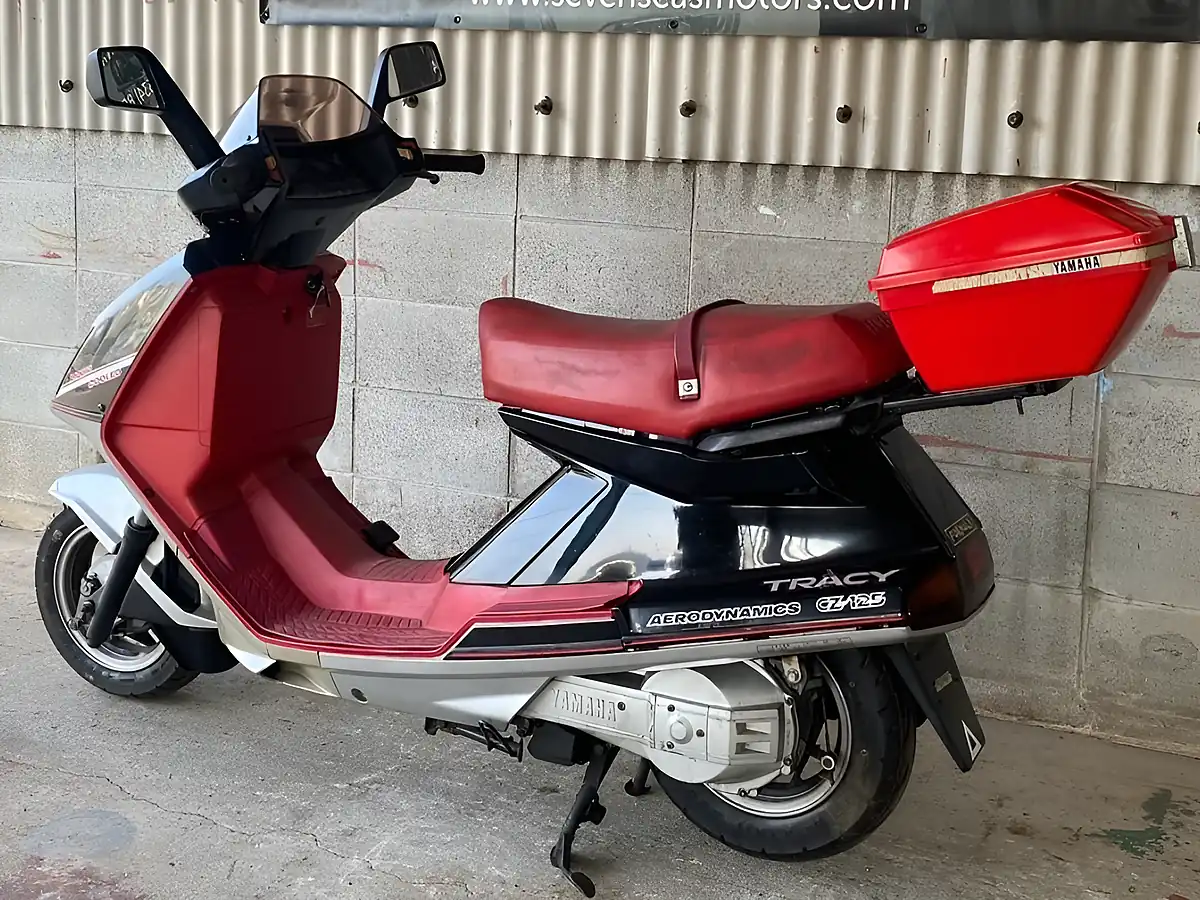 Used 1983 Yamaha Tracy CZ125 Black Red - Interior and Exterior details 9