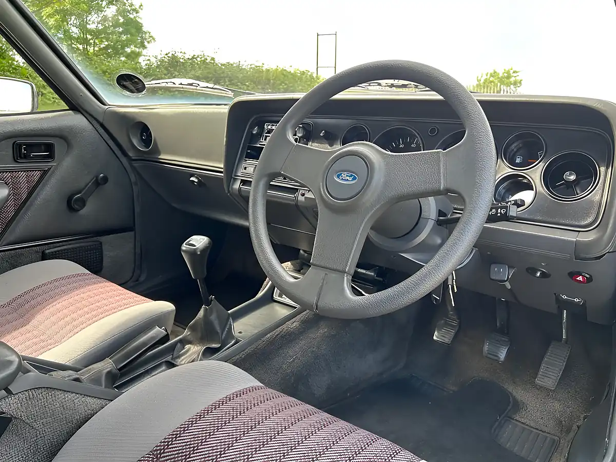 Used 1984 Ford Capri Blue - Interior and Exterior details 10