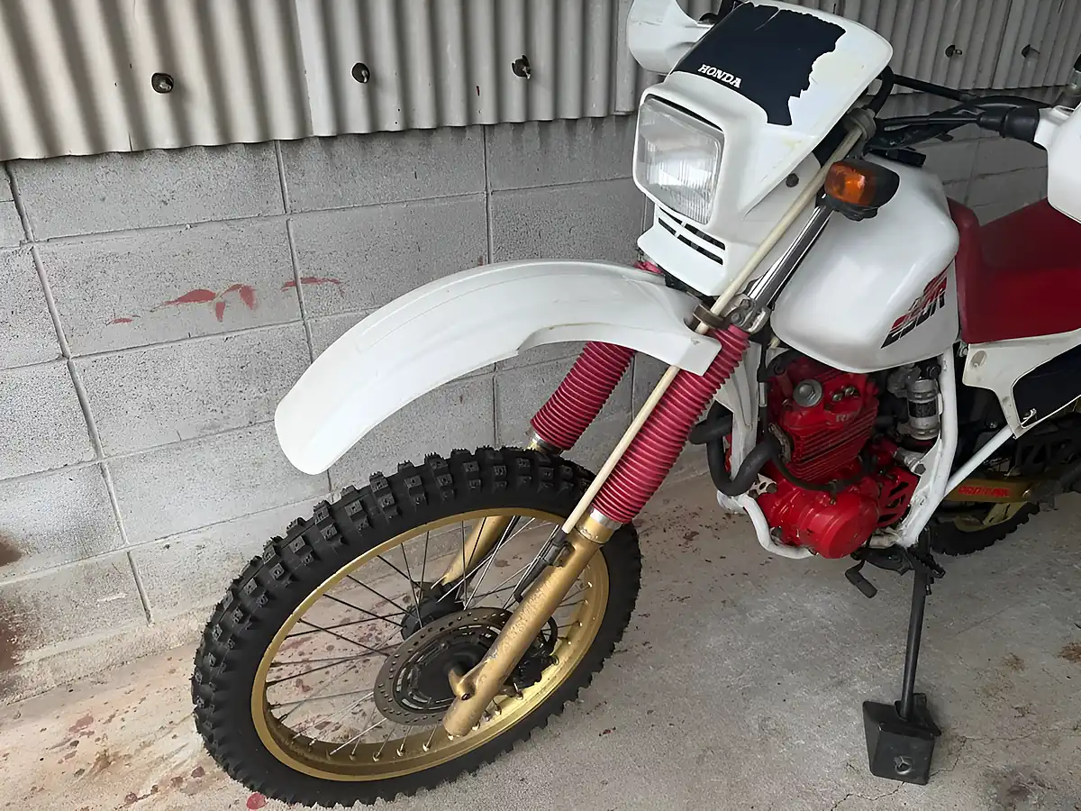 Used 1985 Honda XLR250R MD16 Red White - Interior and Exterior details 16
