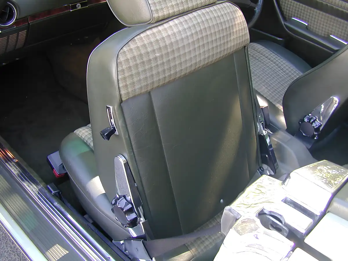 Used 1985 Mercedes-Benz Sl R107 Classic Thistle Green Metallic - Interior and Exterior details 12