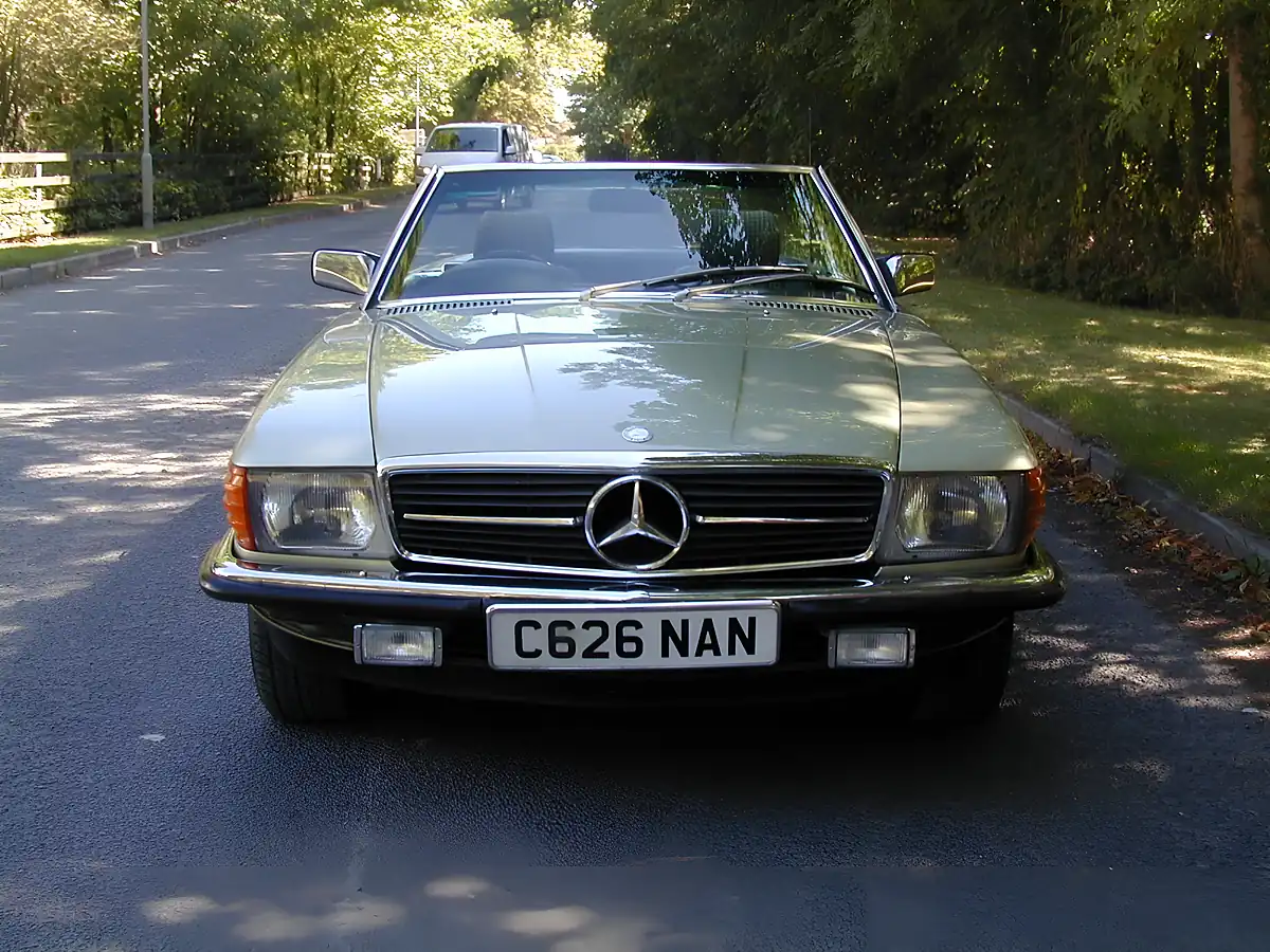Used 1985 Mercedes-Benz Sl R107 Classic Thistle Green Metallic - Interior and Exterior details 4