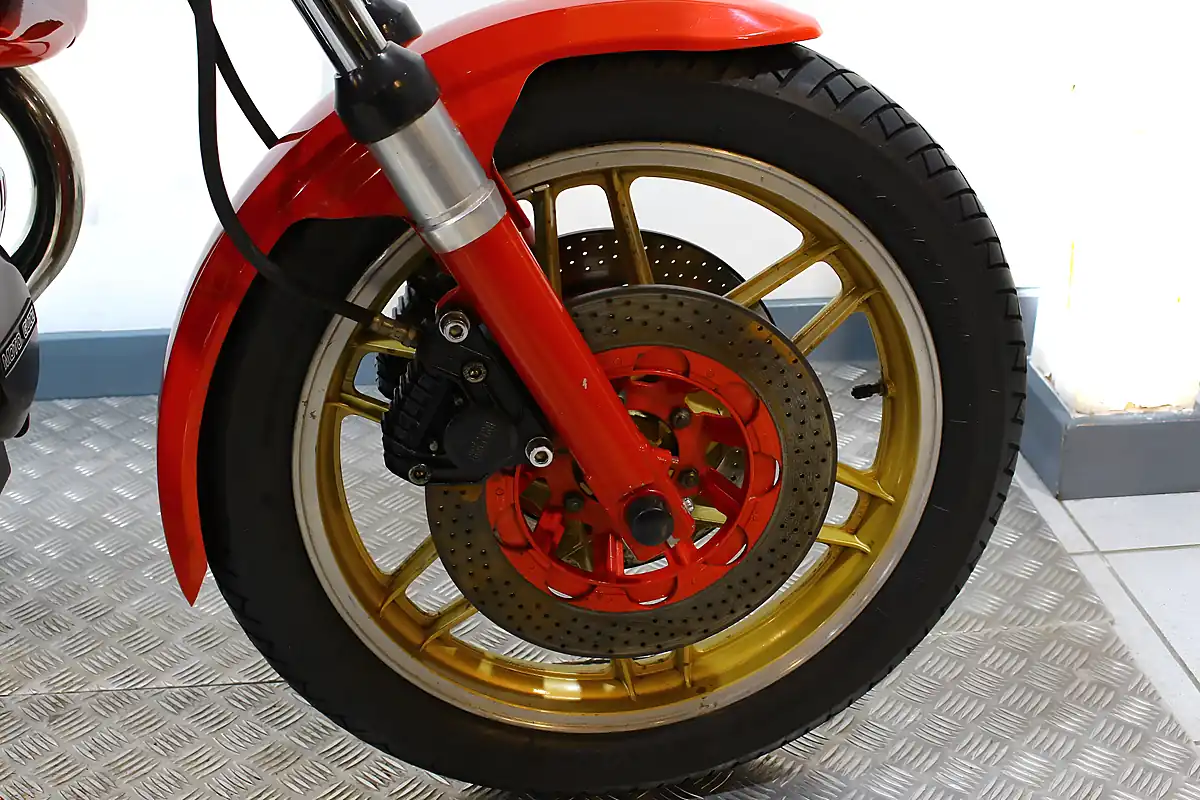 Used 1985 Moto Guzzi Le Mans Red - Interior and Exterior details 5