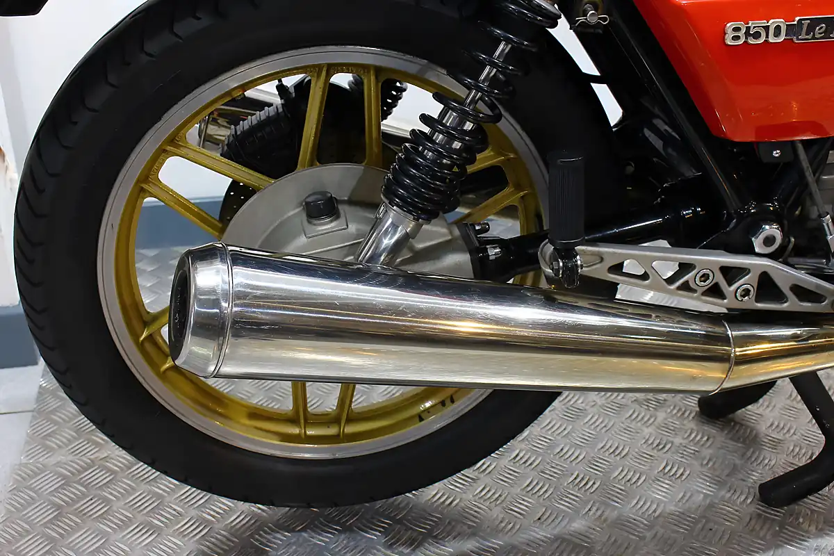 Used 1985 Moto Guzzi Le Mans Red - Interior and Exterior details 7