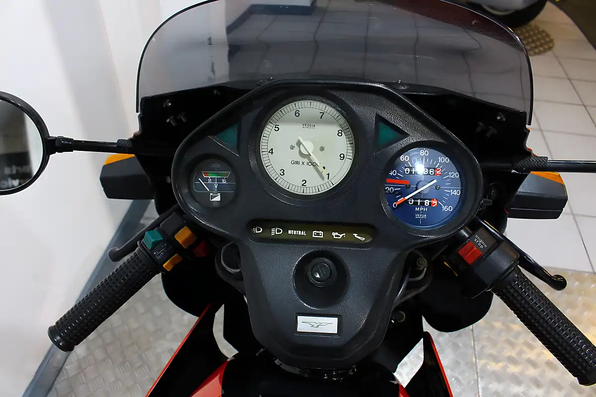 Used 1985 Moto Guzzi Le Mans Red - Interior and Exterior details 9