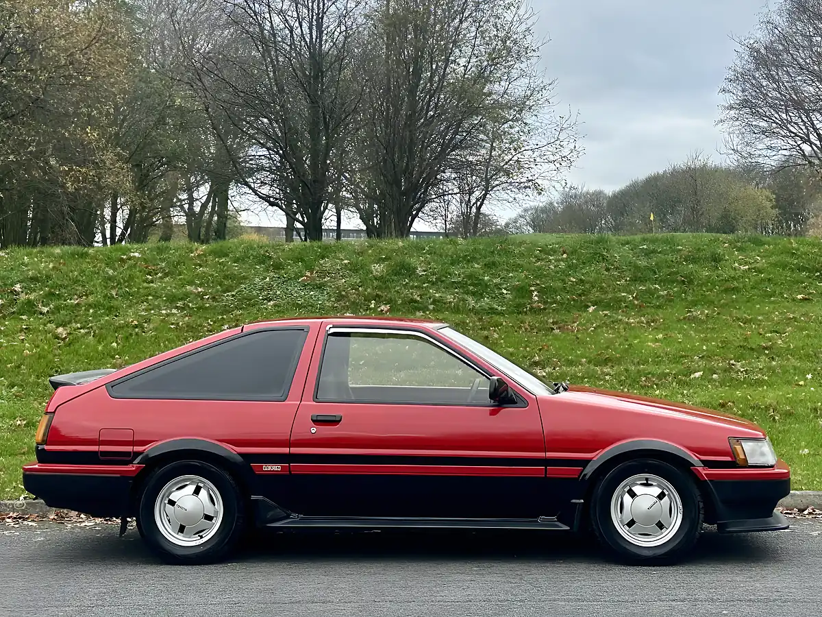 Used 1985 Toyota Corolla Levin GT Red - Interior and Exterior details 10