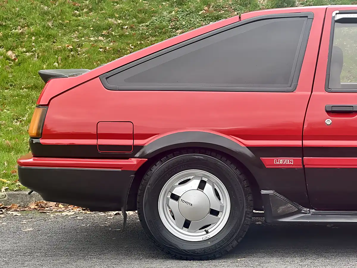 Used 1985 Toyota Corolla Levin GT Red - Interior and Exterior details 11