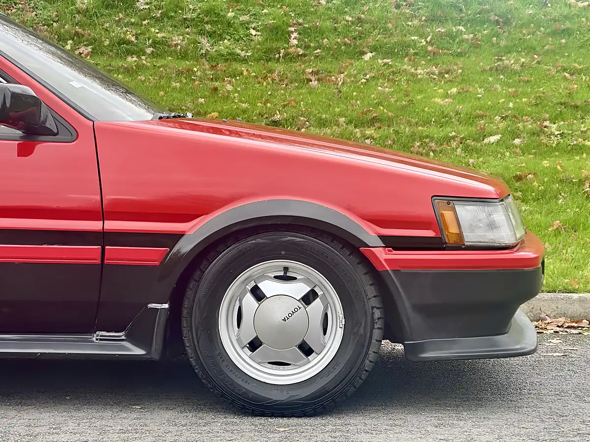 Used 1985 Toyota Corolla Levin GT Red - Interior and Exterior details 12