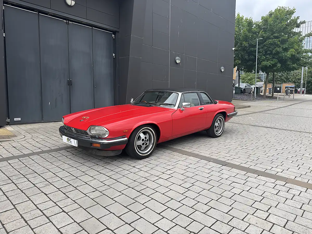 Used 1986 Jaguar Xjs Red - Interior and Exterior details 10