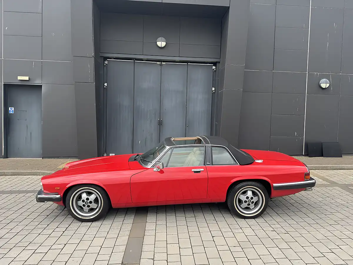 Used 1986 Jaguar Xjs Red - Interior and Exterior details 5