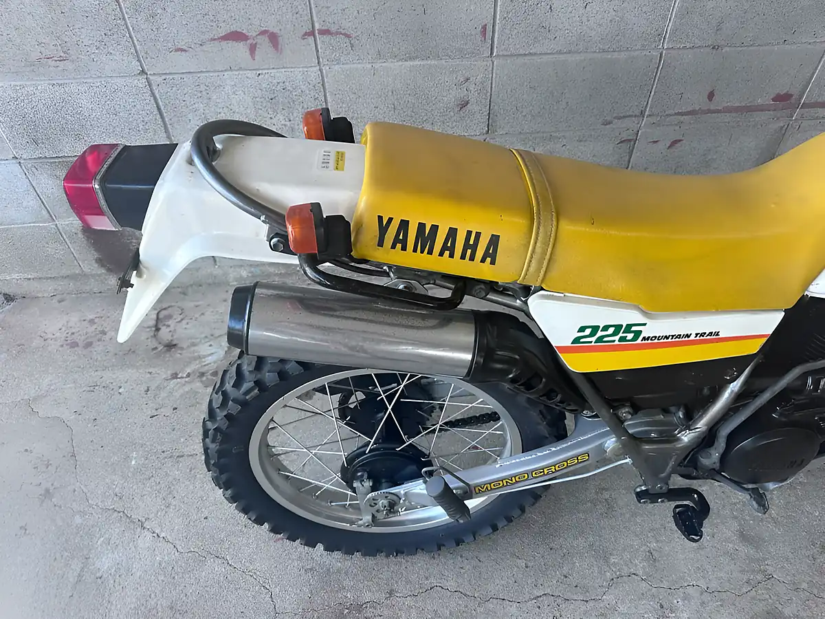 Used 1986 Yamaha Serow 225 White Yellow - Interior and Exterior details 11