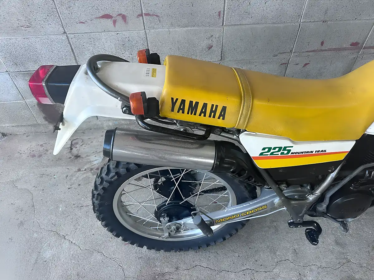 Used 1986 Yamaha Serow White Yellow - Interior and Exterior details 11