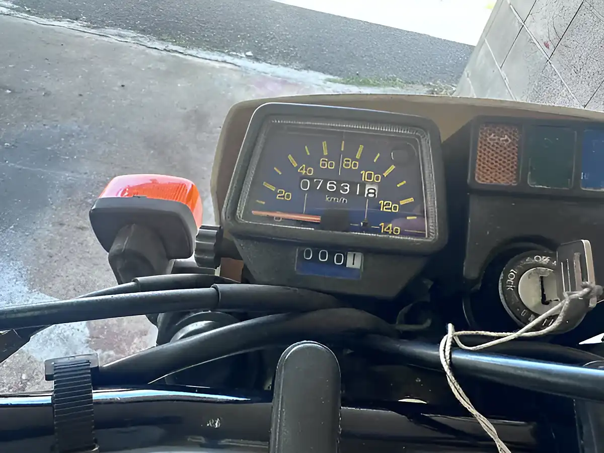 Used 1986 Yamaha Serow White Yellow - Interior and Exterior details 16