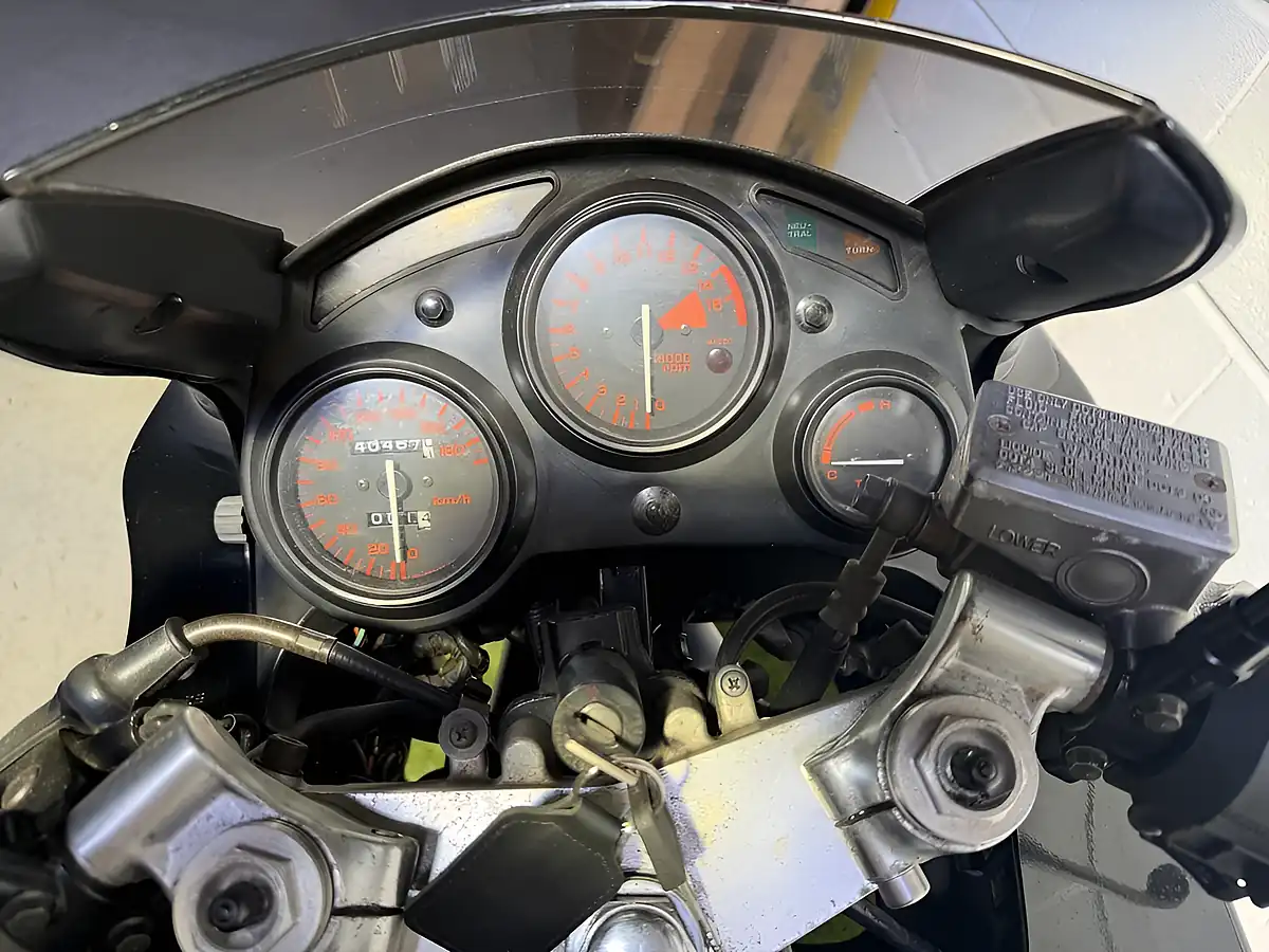 Used 1987 Honda cbr400r Hurricane Black - Interior and Exterior details 15