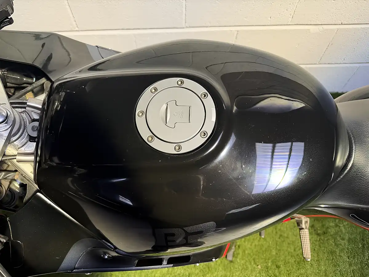 Used 1987 Honda cbr400r Hurricane Black - Interior and Exterior details 17