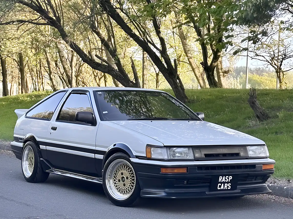 Used 1987 Toyota Corolla GT Coupe AE86 White - Front View