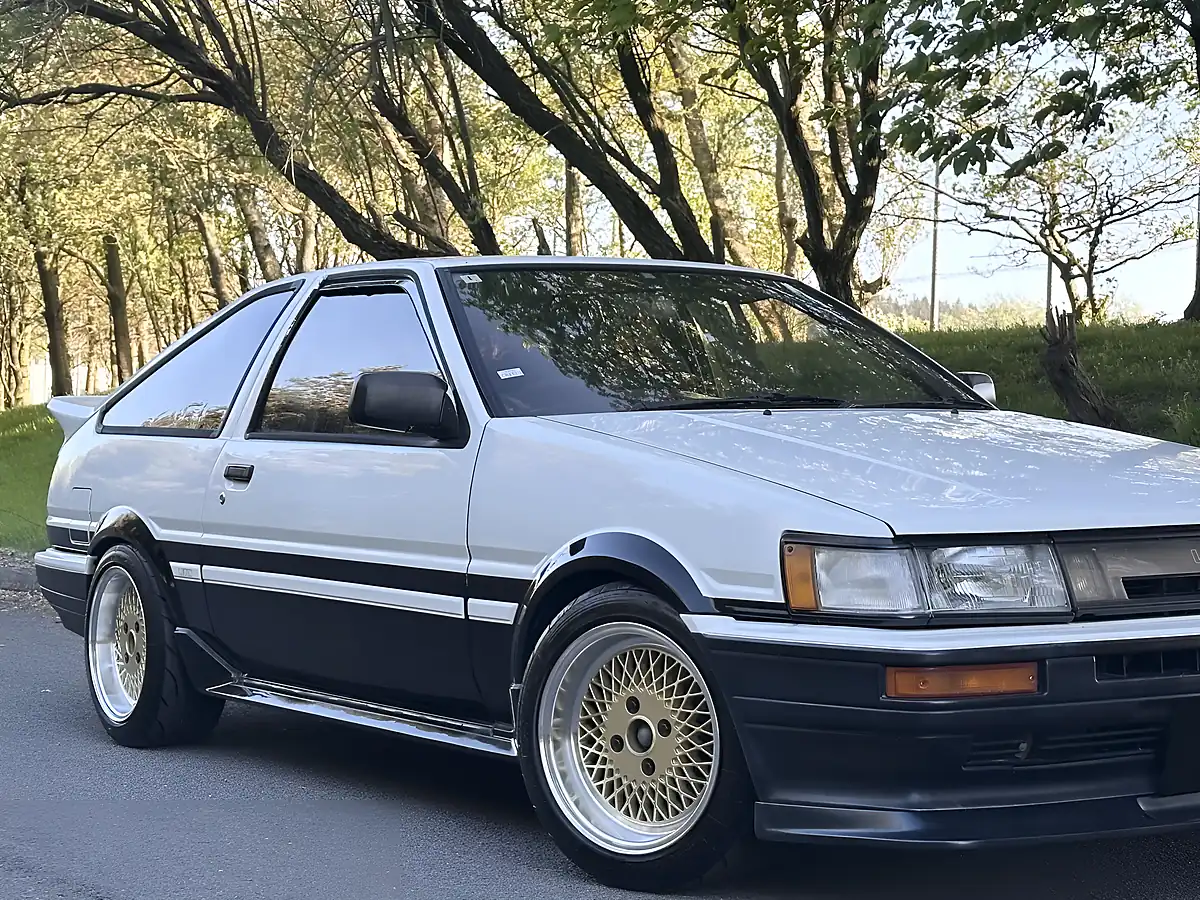 Used 1987 Toyota Corolla GT Coupe AE86 White - Interior and Exterior details 5