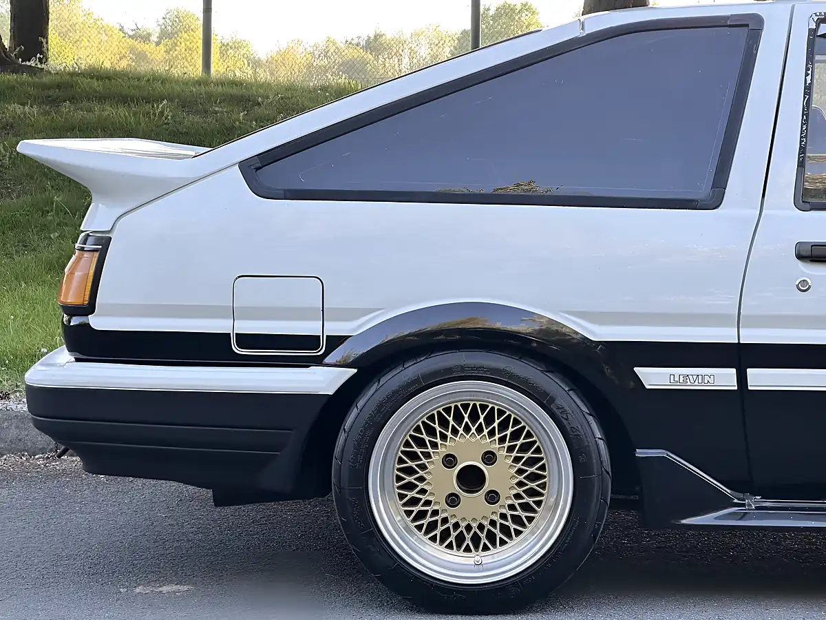 Used 1987 Toyota Corolla GT Coupe AE86 White - Interior and Exterior details 7