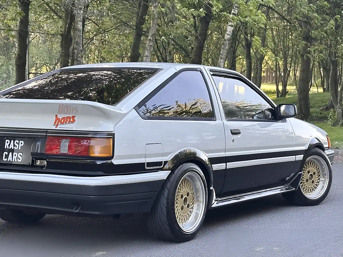 Used 1987 Toyota Corolla GT Coupe AE86 White - Interior and Exterior details 9