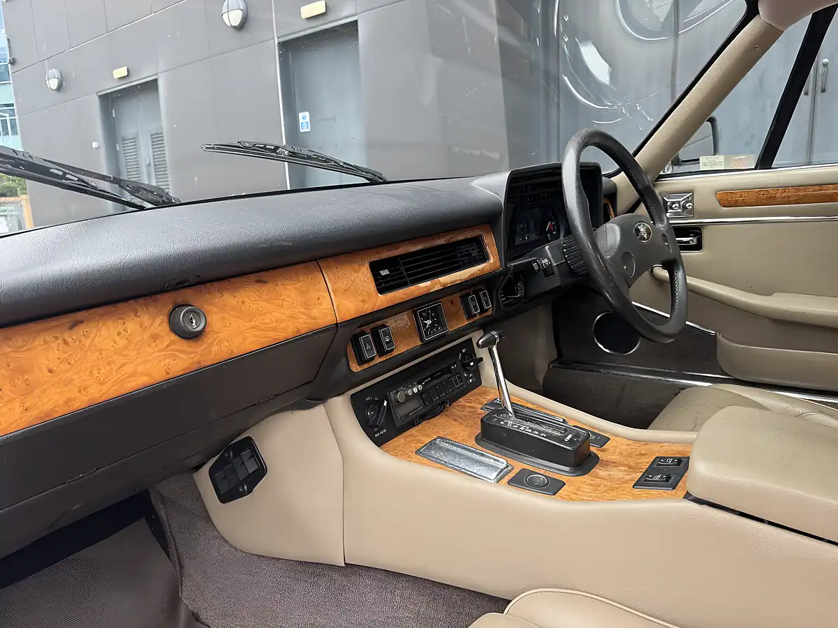 Used 1988 Jaguar Xjs Red - Interior and Exterior details 12