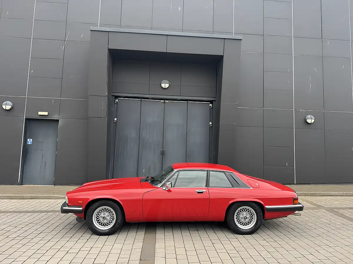 Used 1988 Jaguar Xjs Red - Interior and Exterior details 7