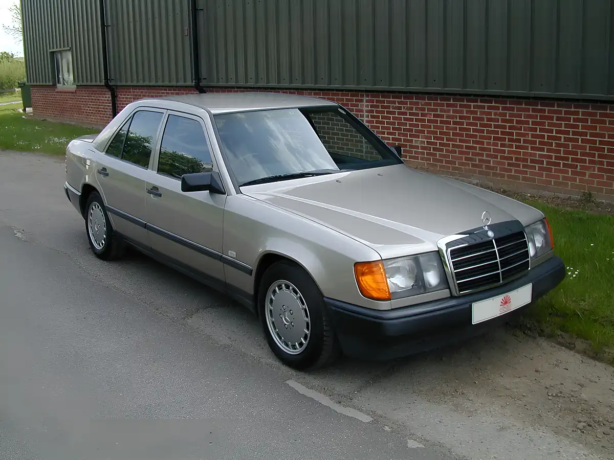 Used 1988 Mercedes-Benz 230 W124 Smoke Silver Metallic - Interior and Exterior details 4