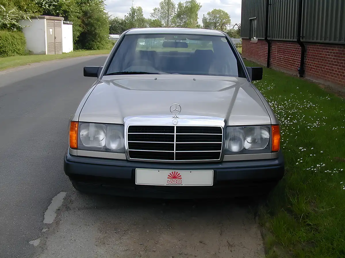 Used 1988 Mercedes-Benz 230 W124 Smoke Silver Metallic - Interior and Exterior details 7