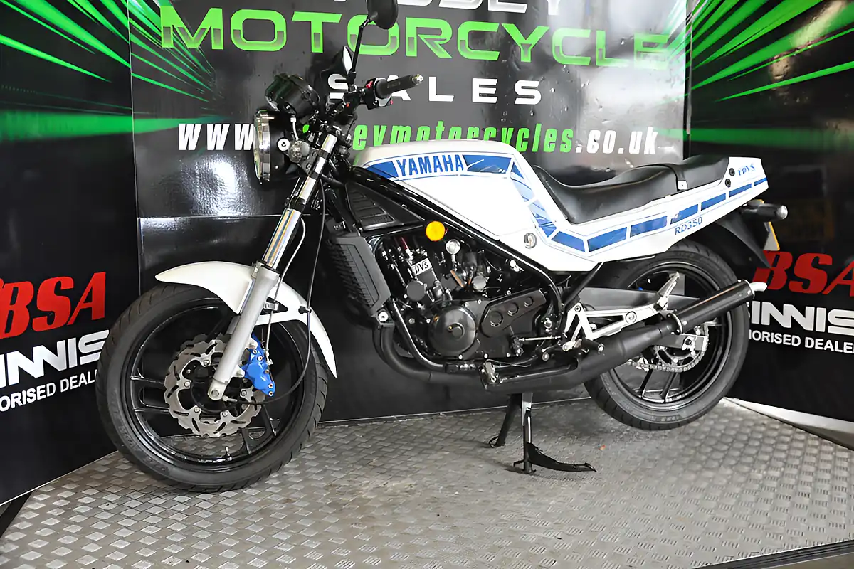 Used 1988 Yamaha RD350 Lc Ypvs Pearl White - Interior and Exterior details 3