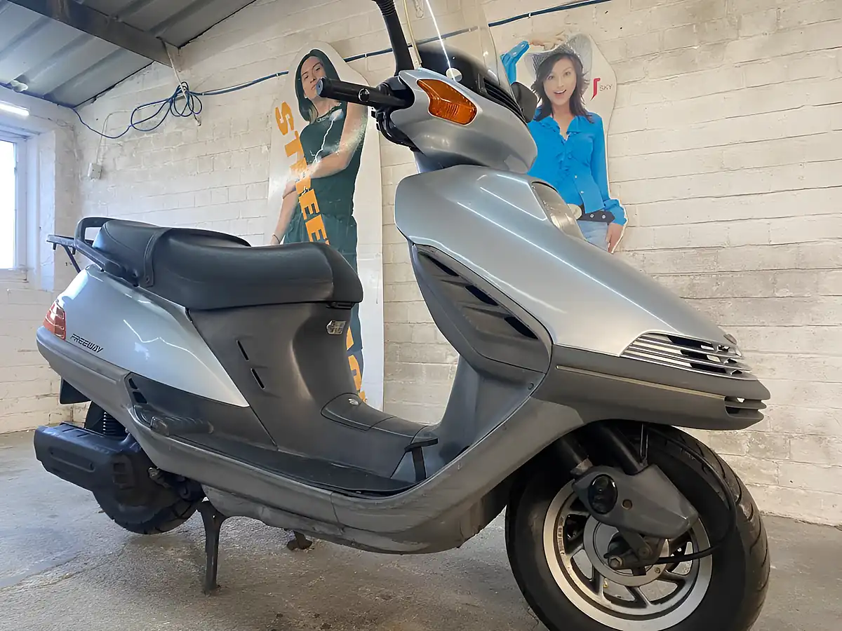 Used 1989 Honda Freeway 250 Silver - Interior and Exterior details 3
