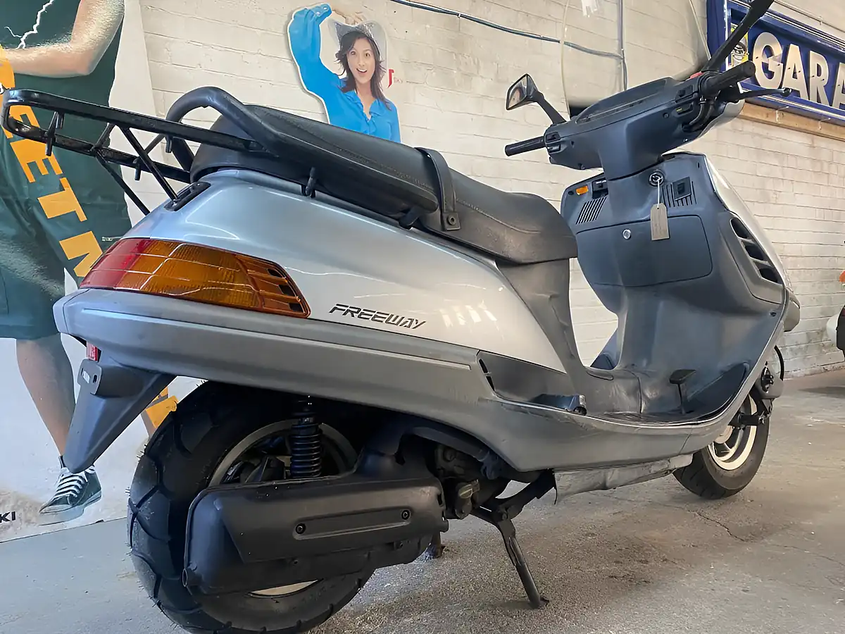 Used 1989 Honda Freeway 250 Silver - Interior and Exterior details 5