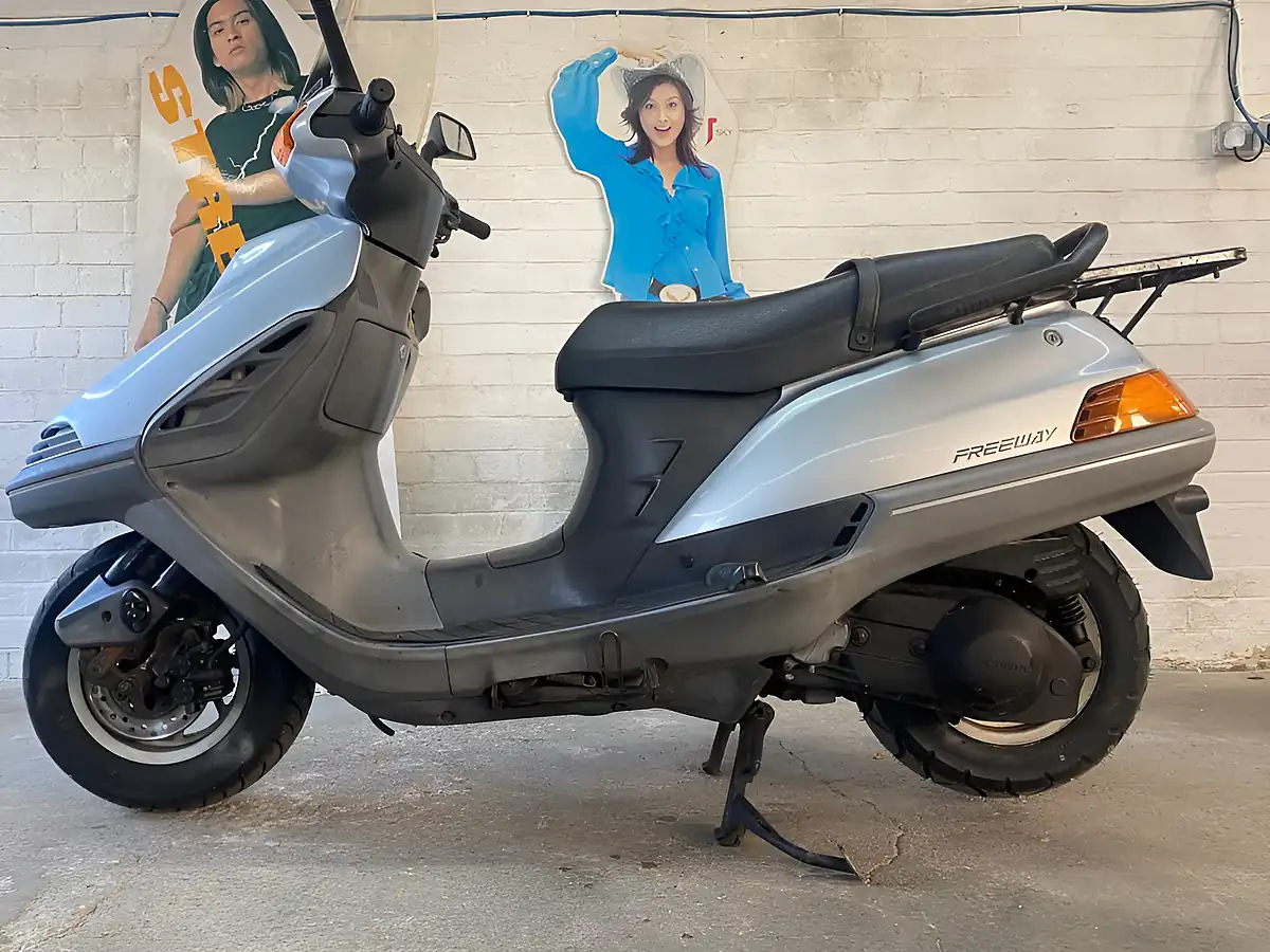 Used 1989 Honda Freeway 250 Silver - Interior and Exterior details 9