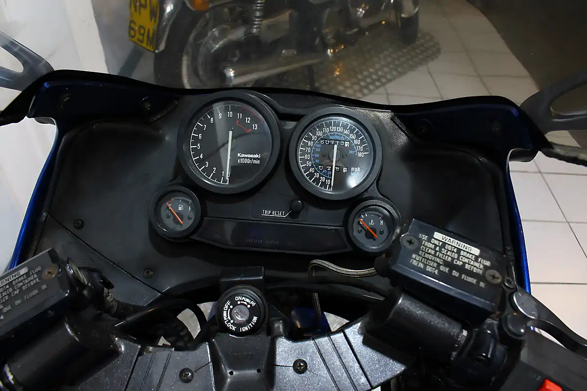 Used 1989 Kawasaki ZX10 Blue - Interior and Exterior details 8