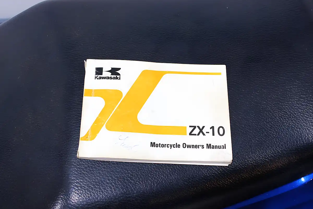 Used 1989 Kawasaki ZX10 Blue - Interior and Exterior details 9