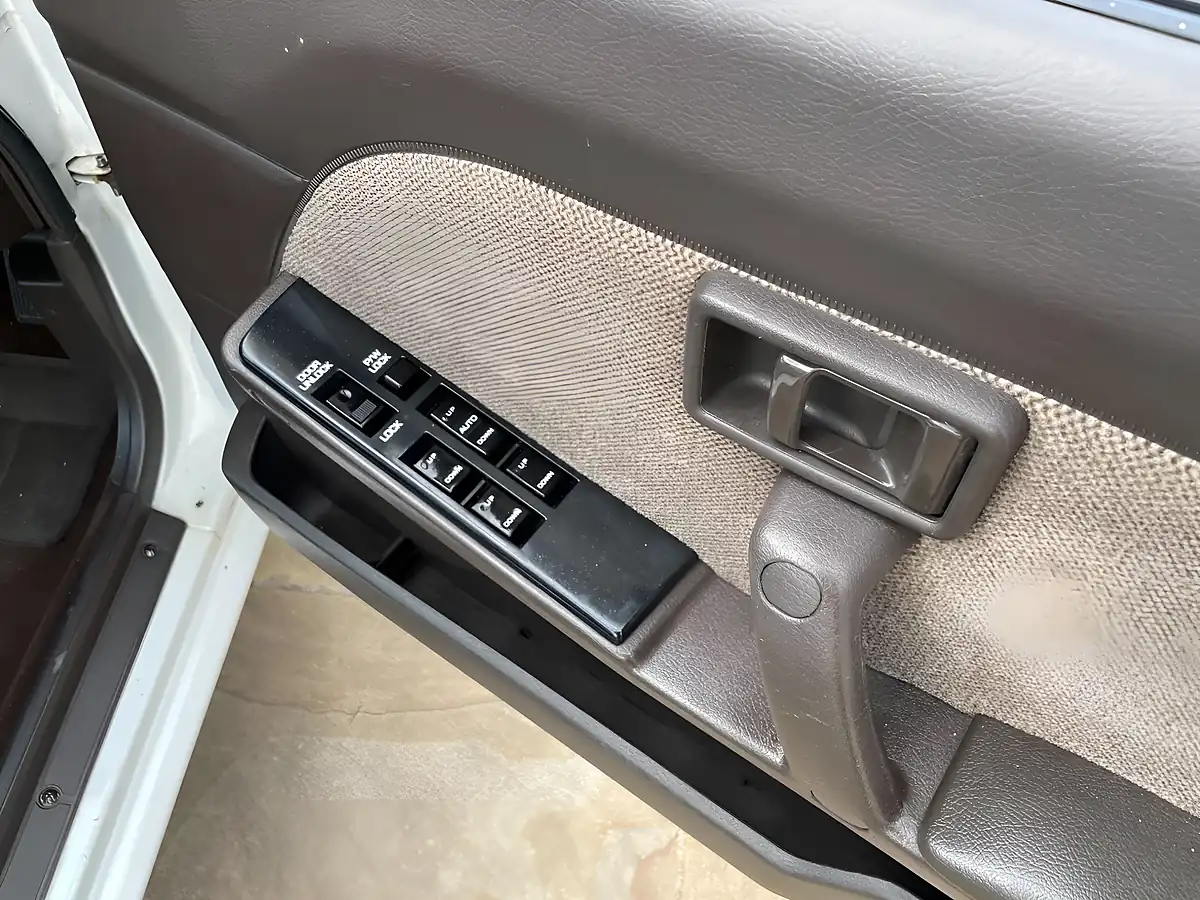 Used 1989 Nissan Sunny Gsx White - Interior and Exterior details 11