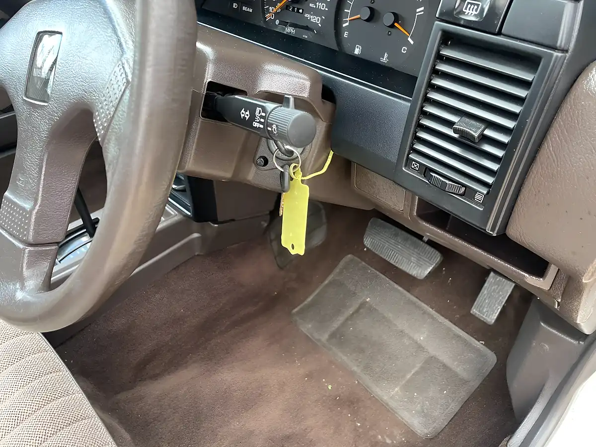 Used 1989 Nissan Sunny Gsx White - Interior and Exterior details 12