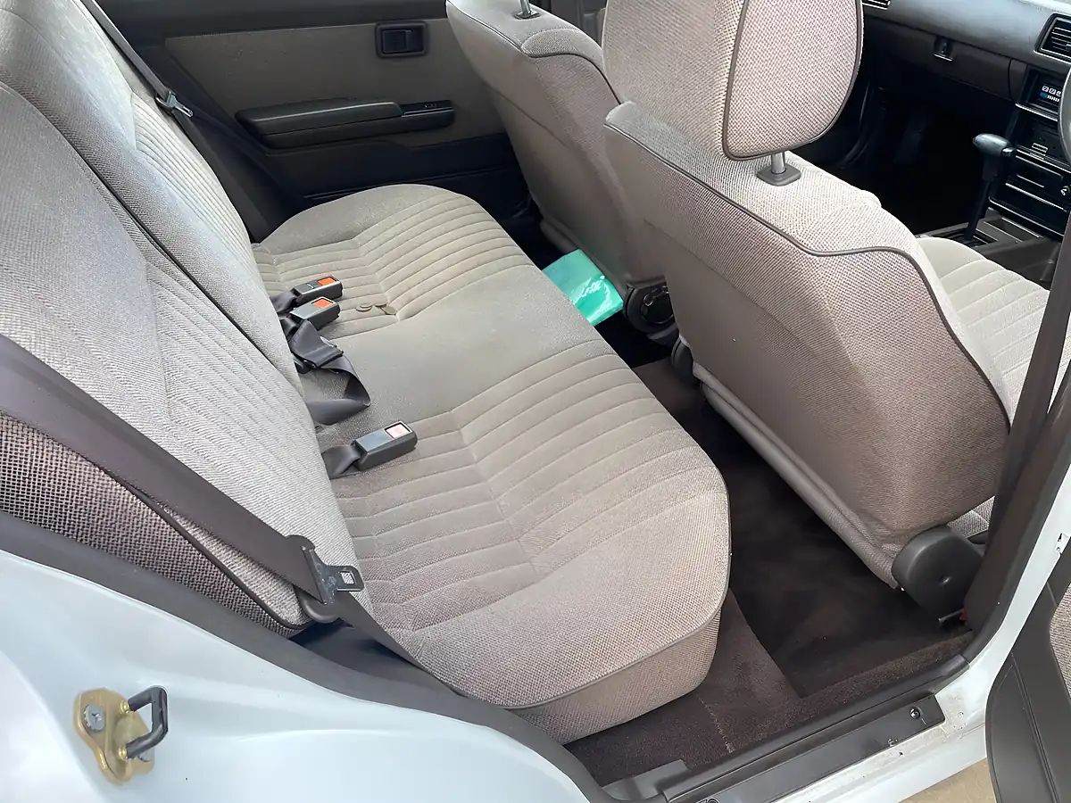 Used 1989 Nissan Sunny Gsx White - Interior and Exterior details 13