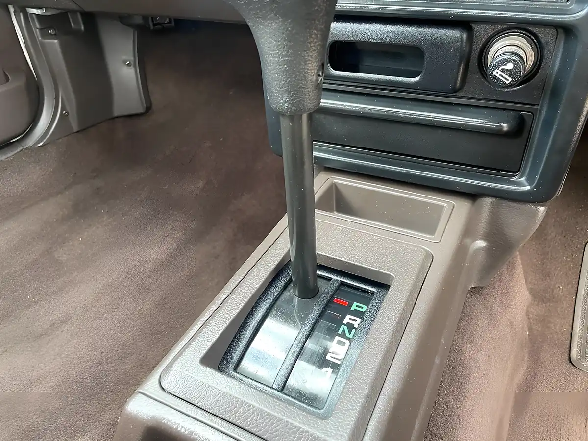 Used 1989 Nissan Sunny Gsx White - Interior and Exterior details 16