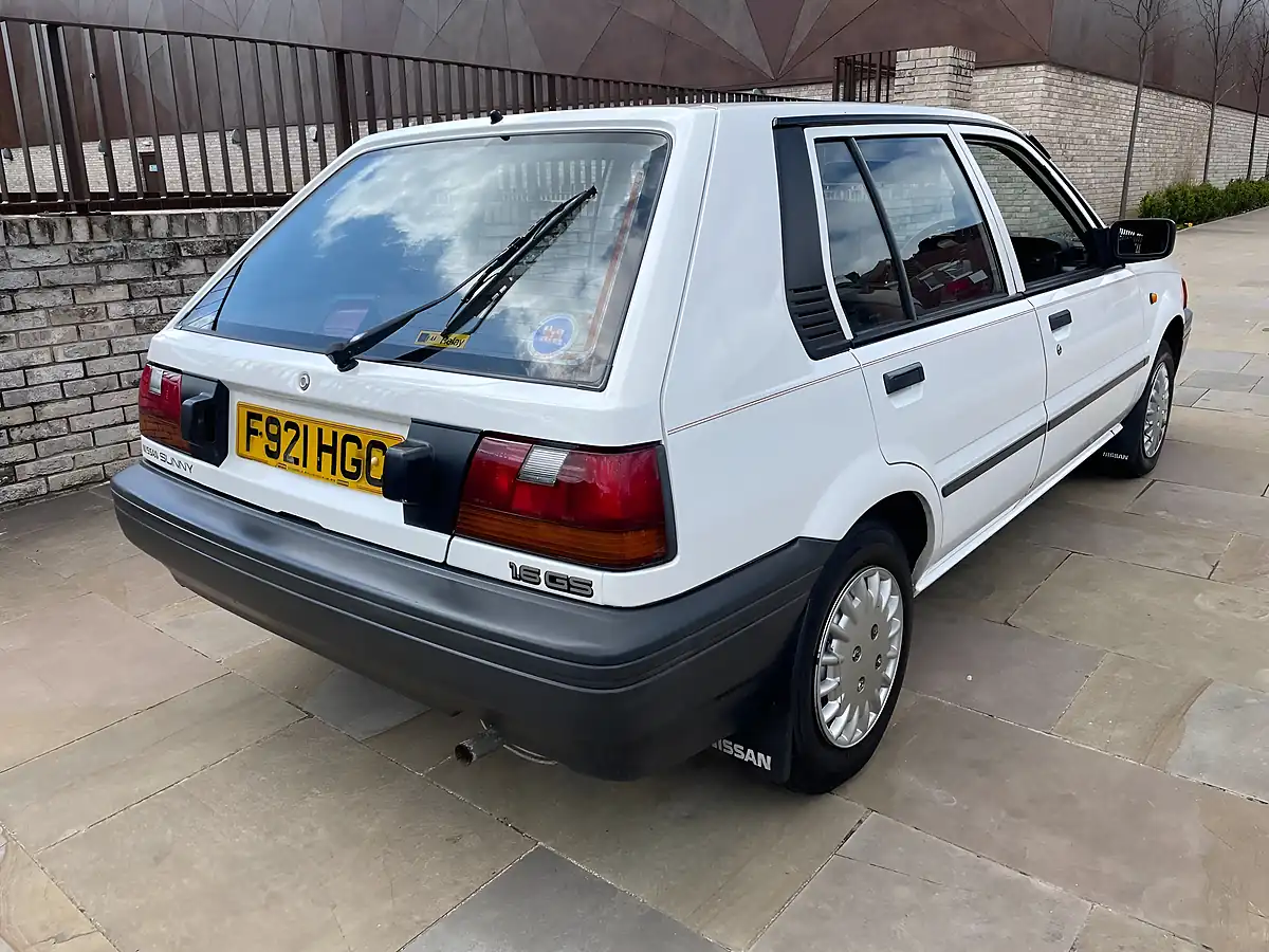 Used 1989 Nissan Sunny Gsx White - Interior and Exterior details 4