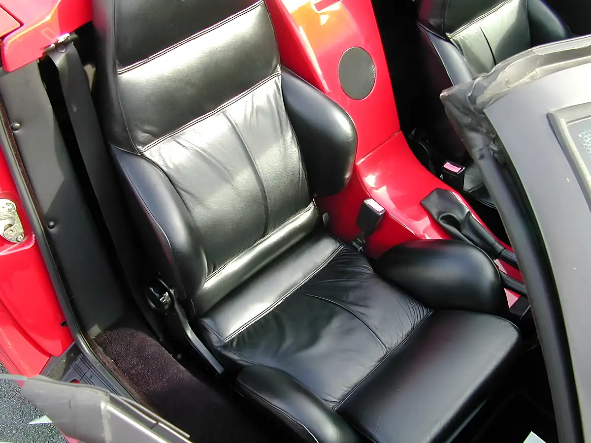 Used 1990 Alfa Romeo Sz Red - Interior and Exterior details 12