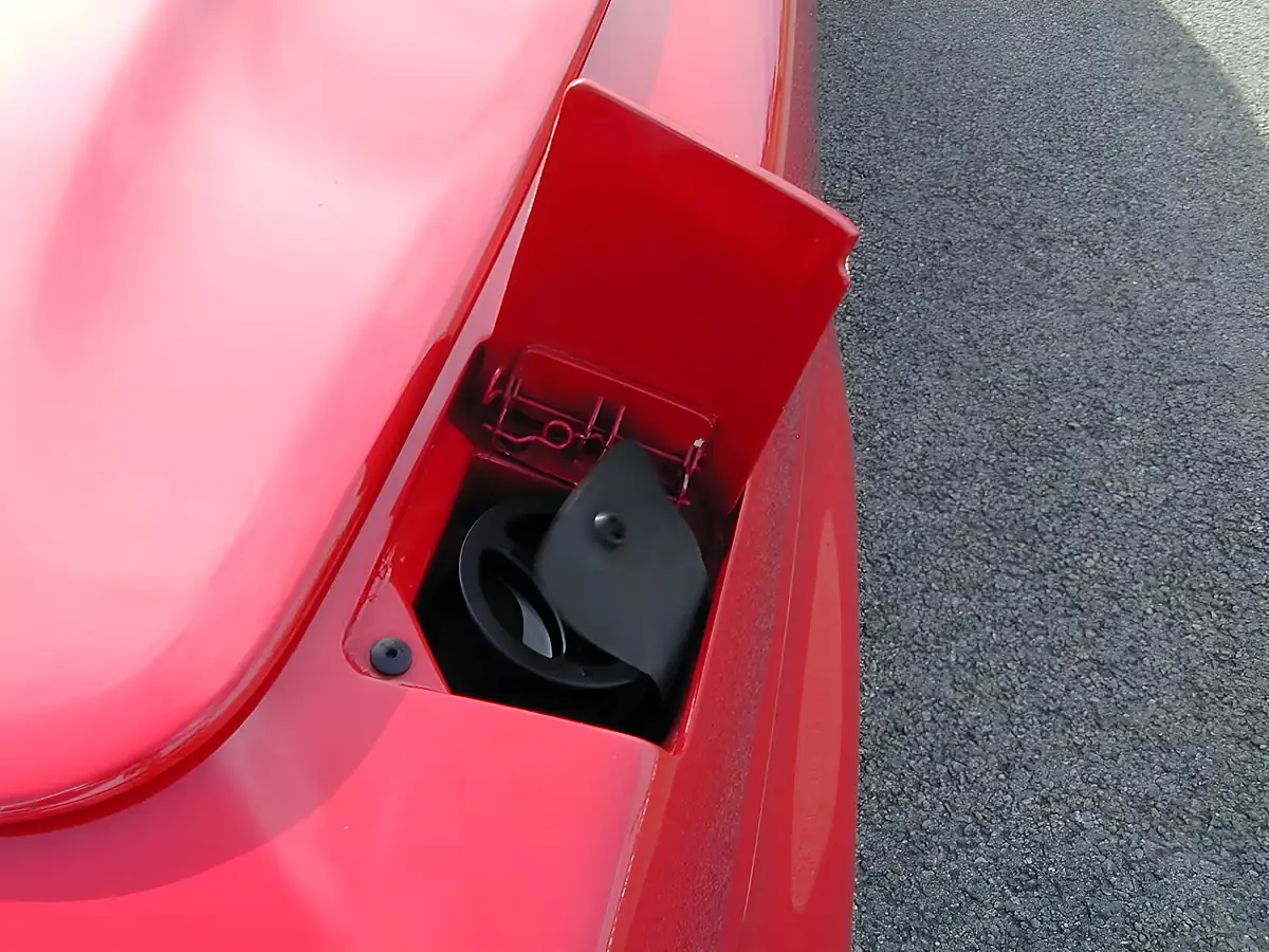 Used 1990 Alfa Romeo Sz Red - Interior and Exterior details 9