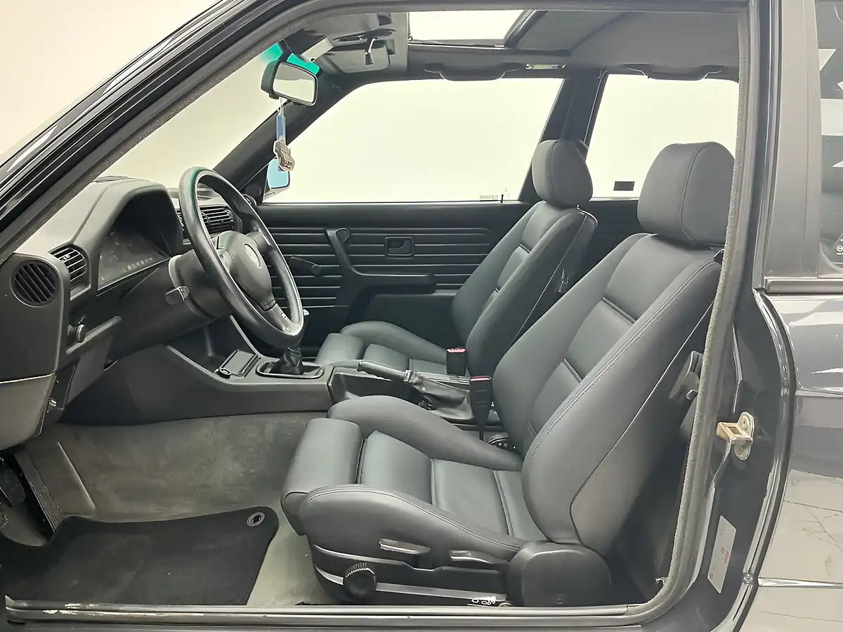 Used 1990 BMW M3 E30 Black - Interior and Exterior details 11