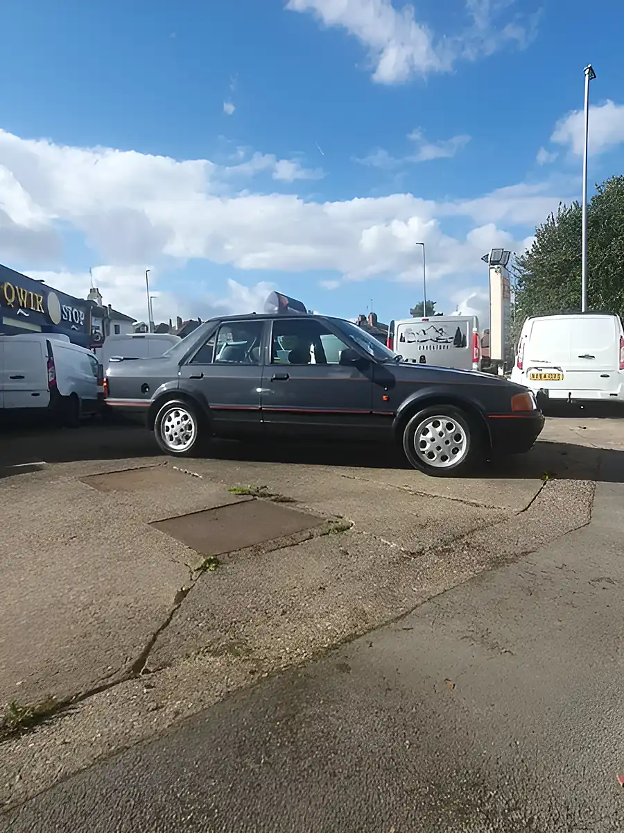 Used 1990 Ford Orion Ghia Grey - Interior and Exterior details 14