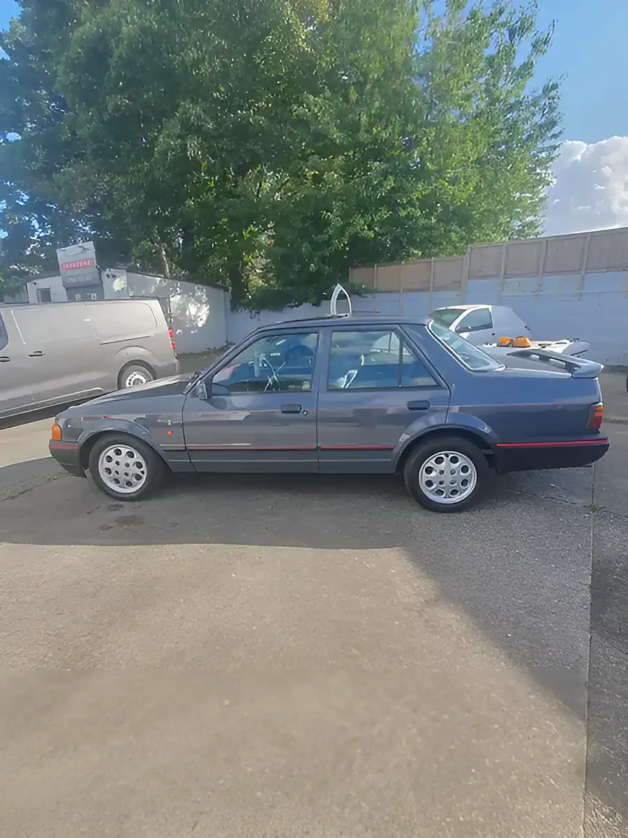 Used 1990 Ford Orion Ghia Grey - Interior and Exterior details 18